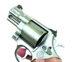Why No Love for the 41 Magnum? S&W Performance Center Model 657-5 41 Magnum hand on grip 3